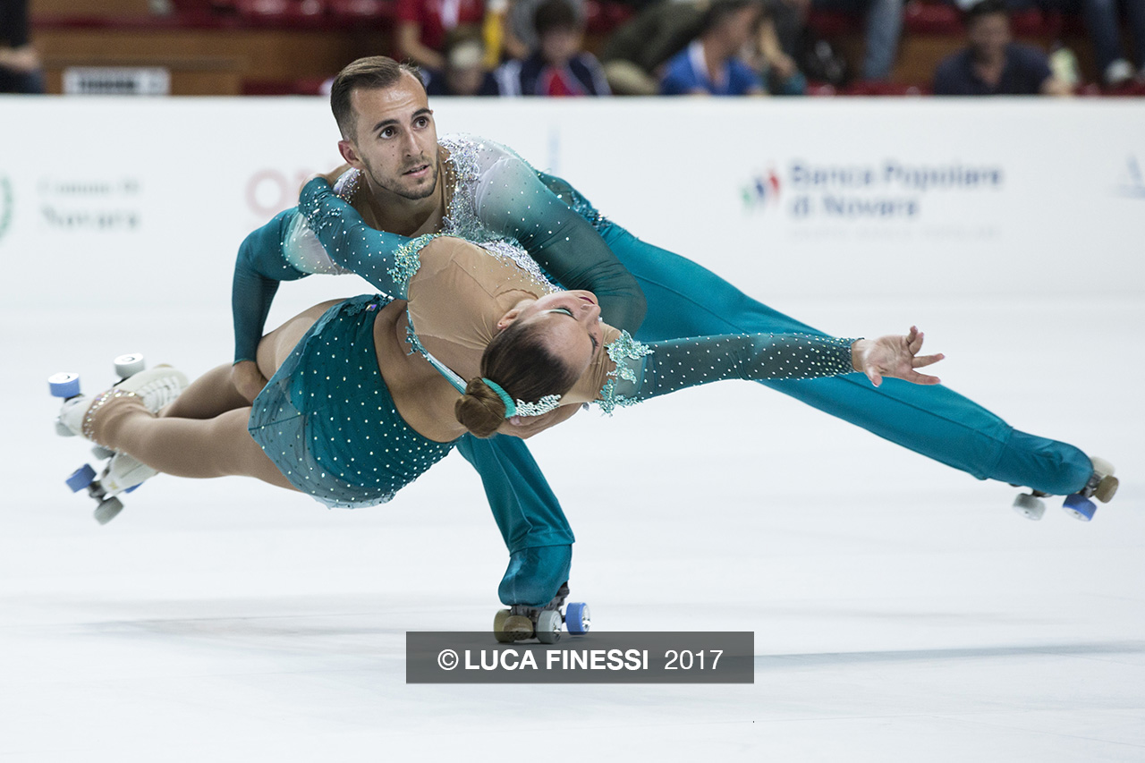 Fotografia sportiva. Coppia di pattinatori al Campionato Mondiale di Pattinaggio Novara 2016. Foto di Luca Finessi.